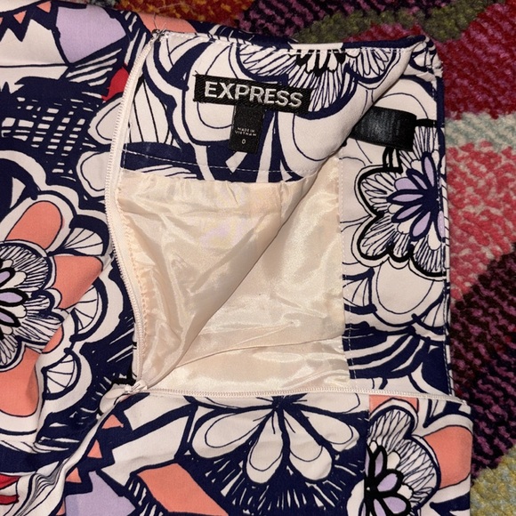 Express skirt multi color abstract floral - Picture 3 of 3
